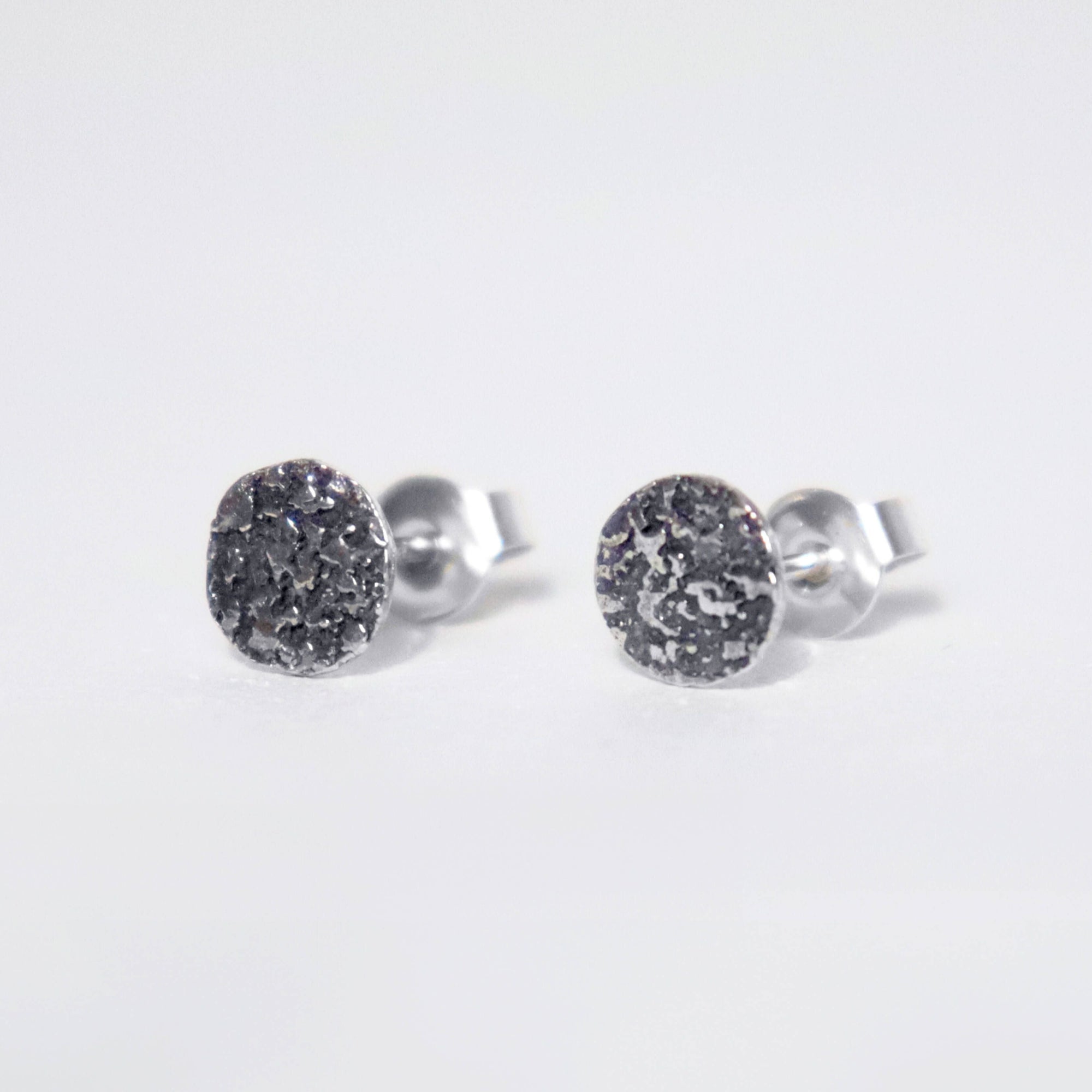 Minimalist textured silver stud earrings – Roff handmade
