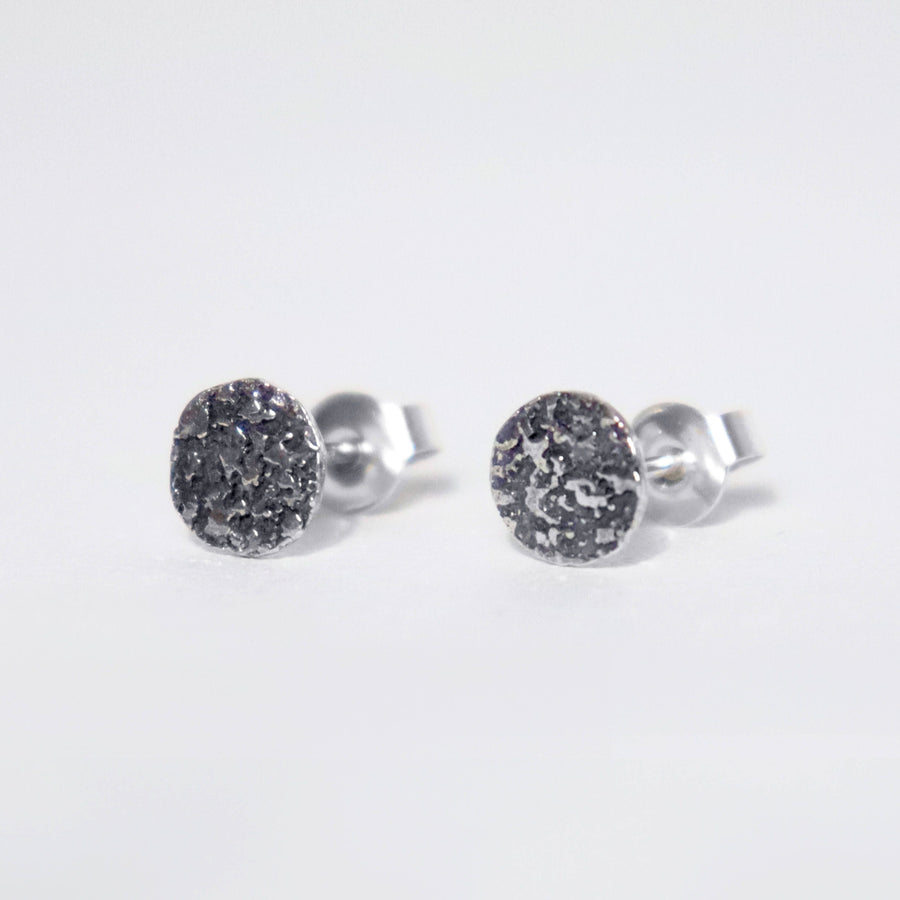 Minimalist textured silver stud earrings – Roff handmade