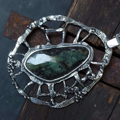 raw emerald necklace retro seventies sixties style, oval silver granules, oxidized, handmade by roff