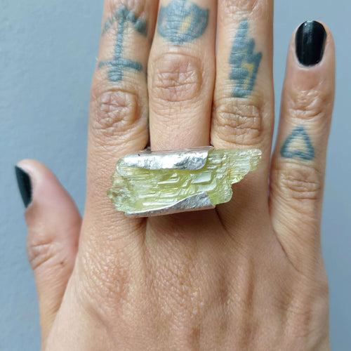 anvil shaped pale yellow rough hiddenite/kunzite stone, in oxidized silver ring, handmade by roff