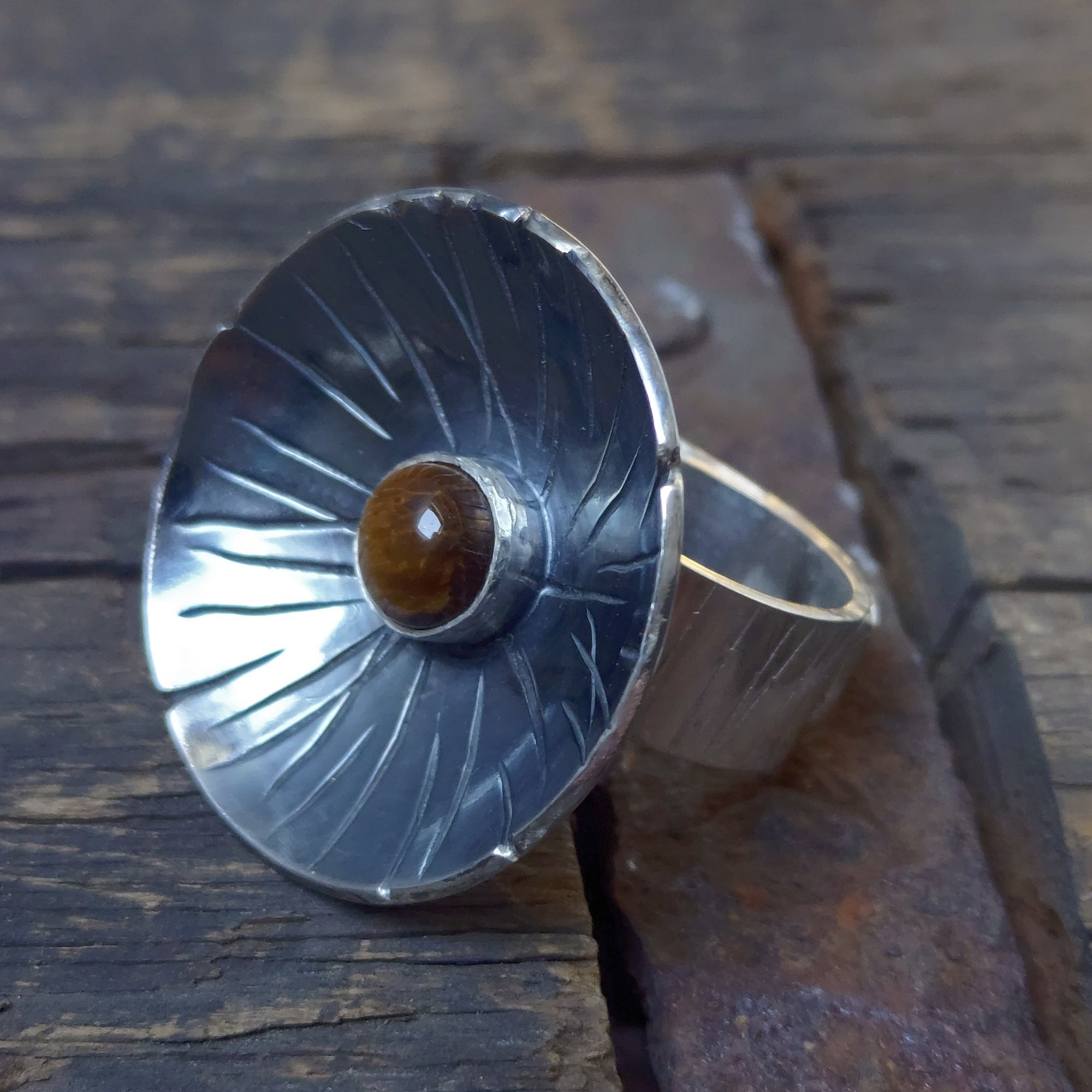Floral black silver ring, with geometric stripes pattern, for women, adjustable, handmade by roff