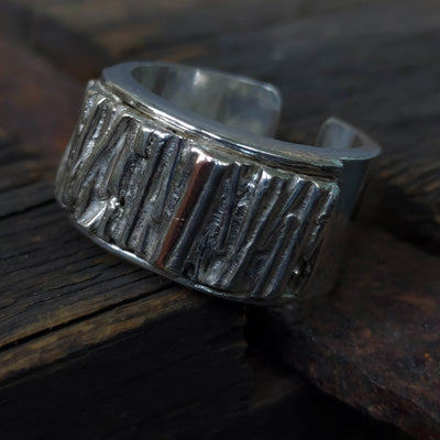 silver ring with woodlike texture, open in the back, mixed metal ring, handmade by roff jewellery