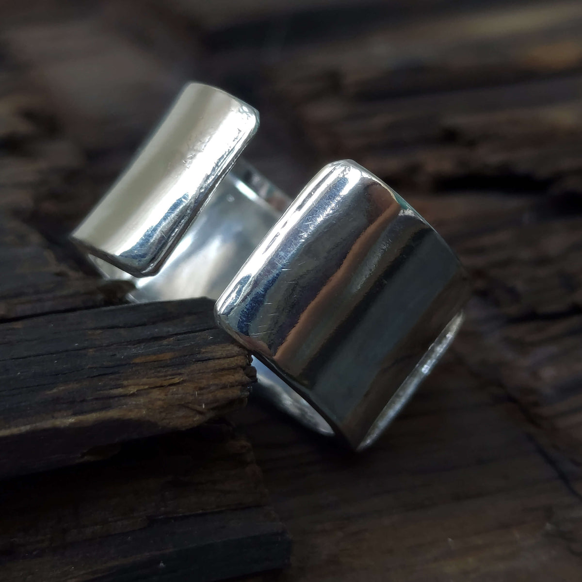 smooth back of the modern 925 silver signet ring, polished silver. handmade by roff jewellery