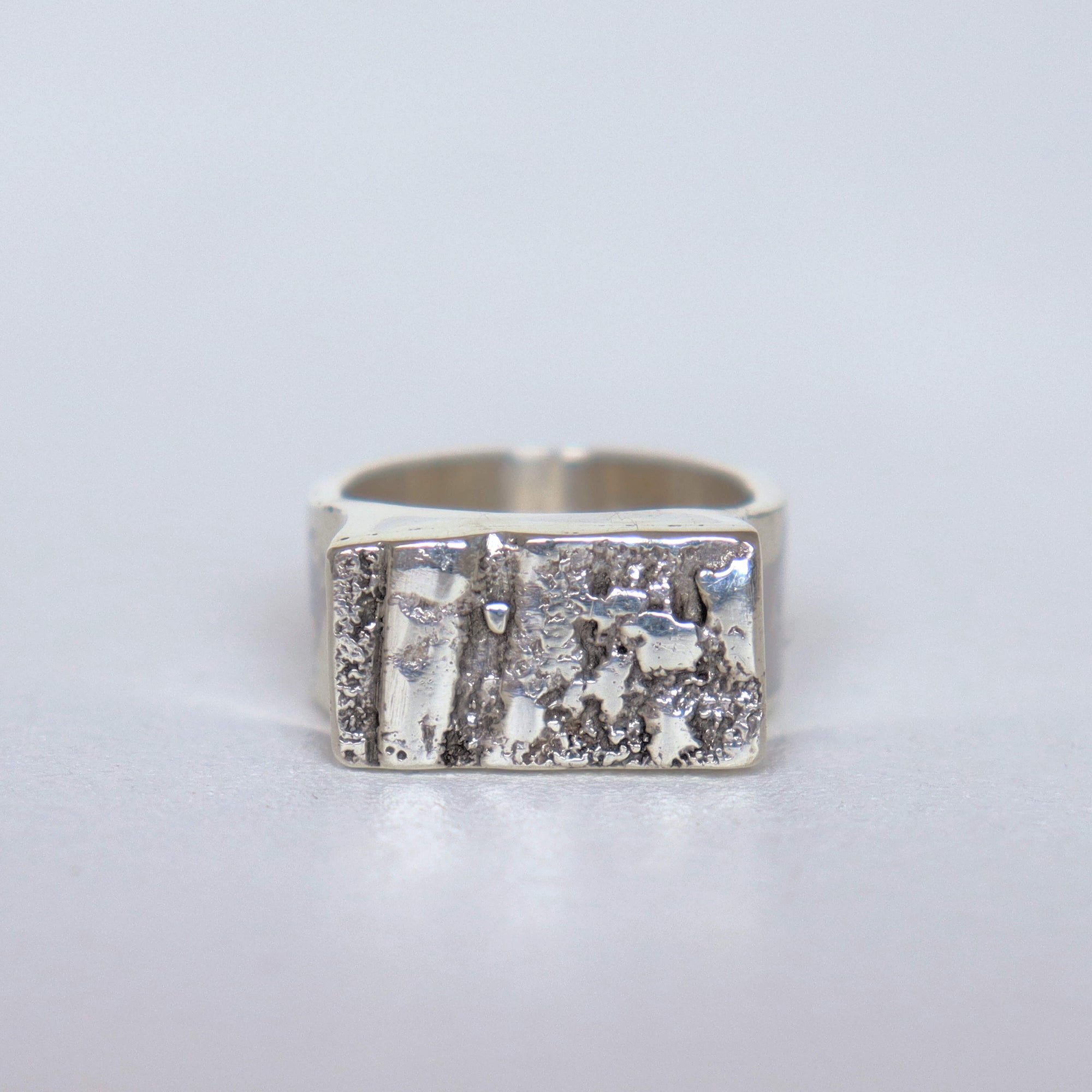 Silver signet ring - Edgy silver ring